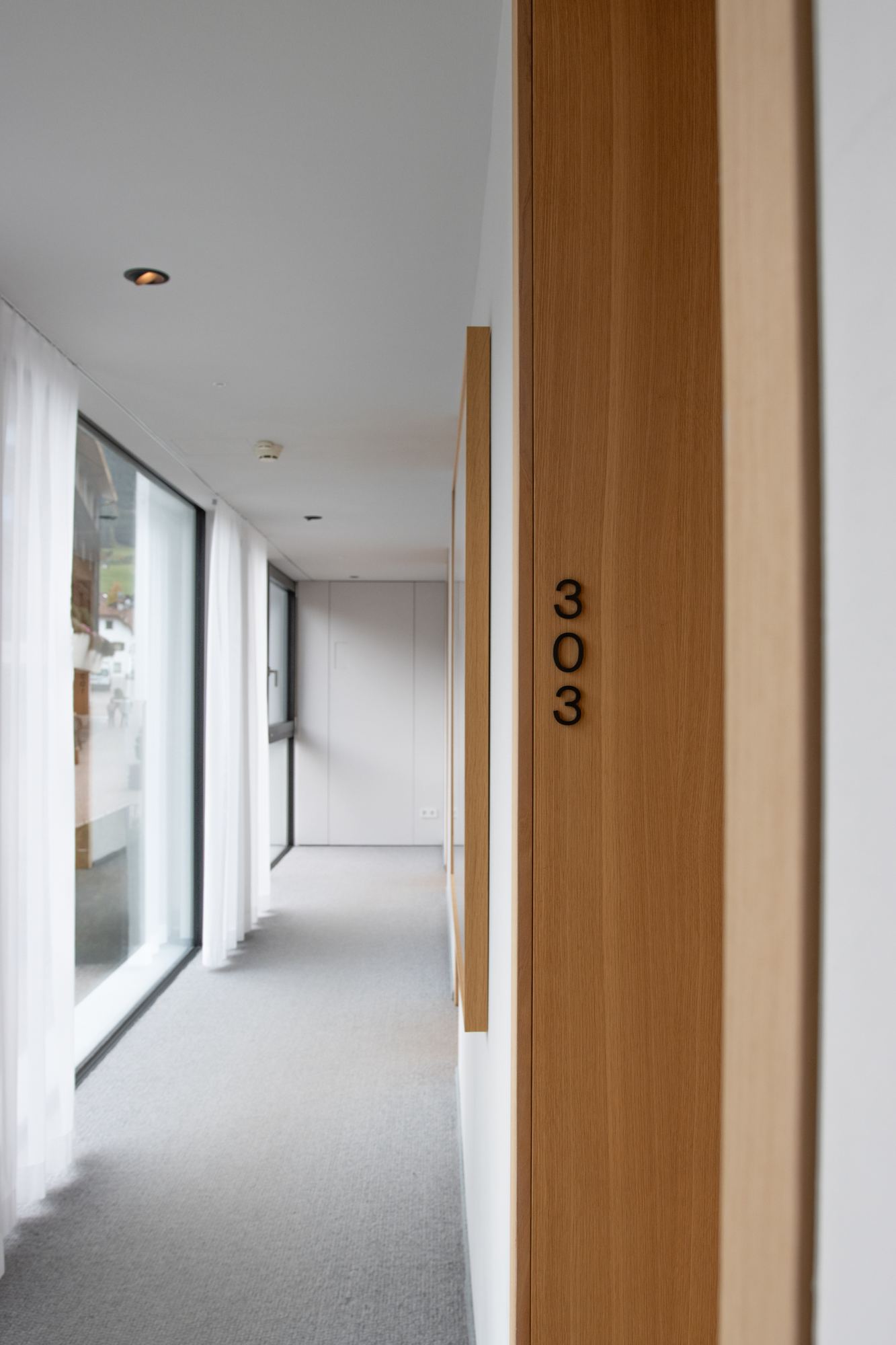 Zimmer 303, Hotel